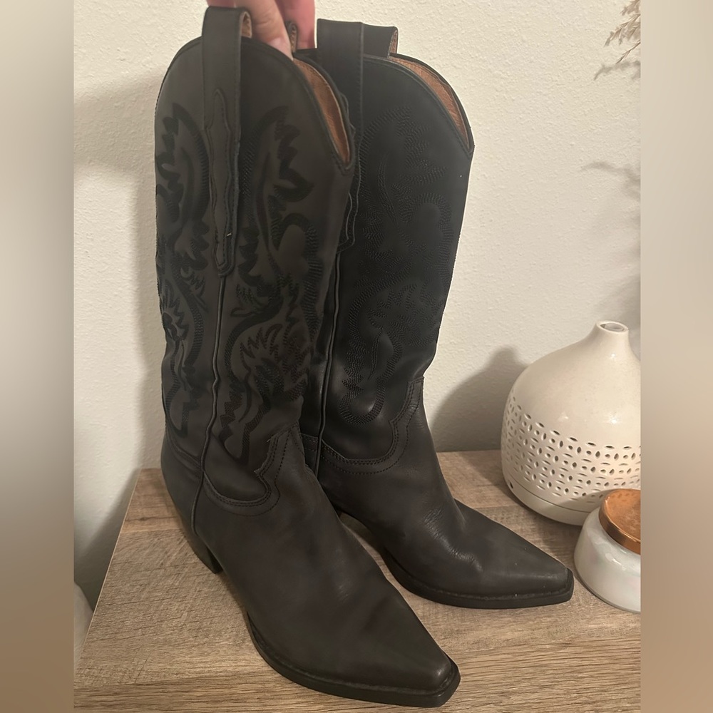 Jeffrey Campbell Black Dagget cowboy boots